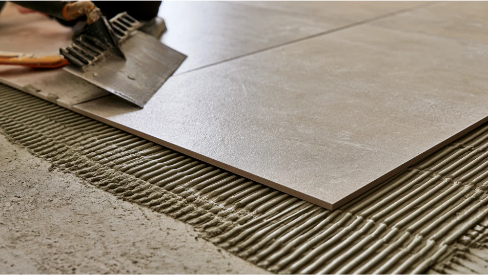Properly applied thinset mortar layer beneath large-format tile with consistent thickness